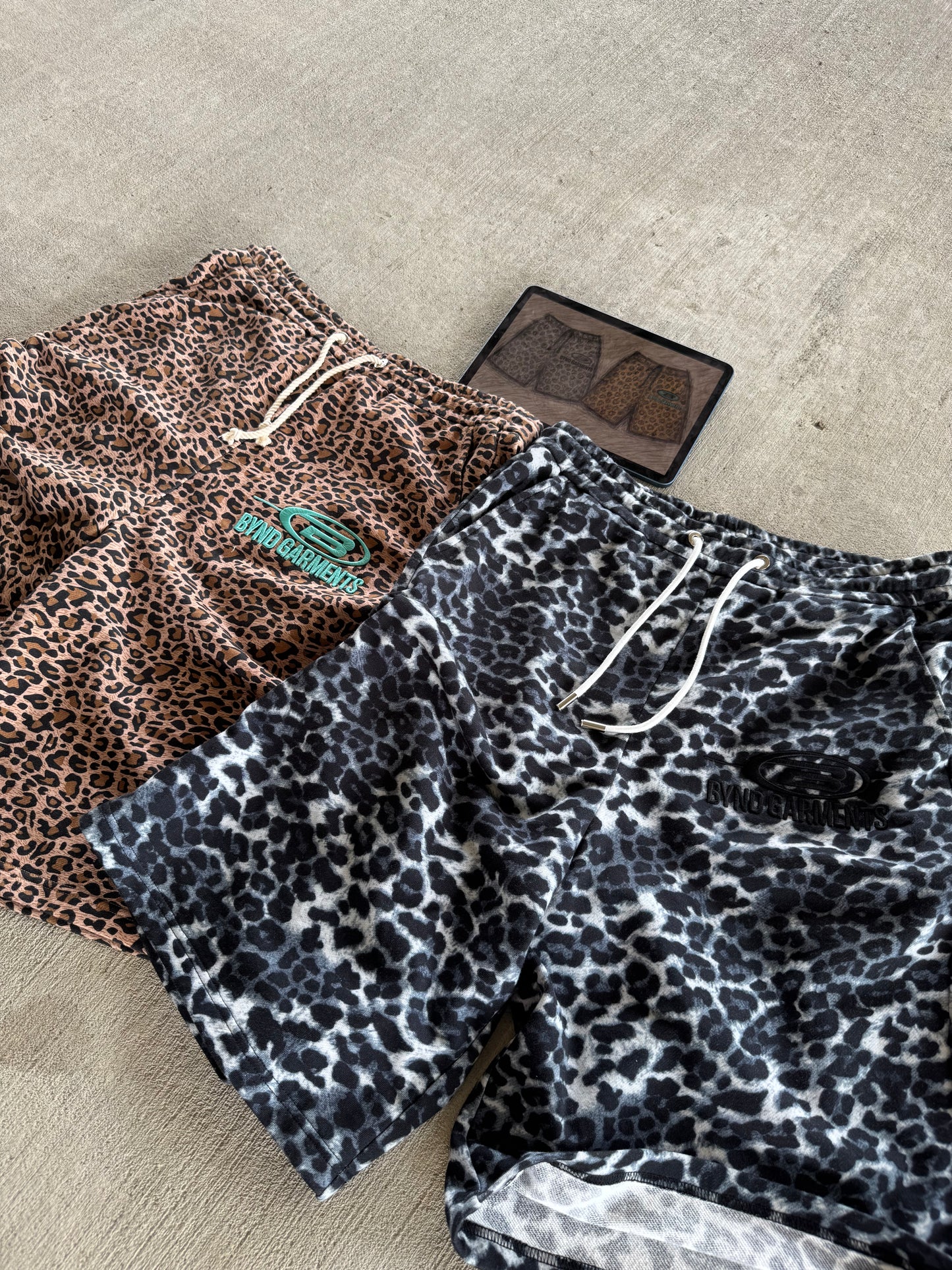 (Pre-Order) GhostCat Gray 3/4 Shorts